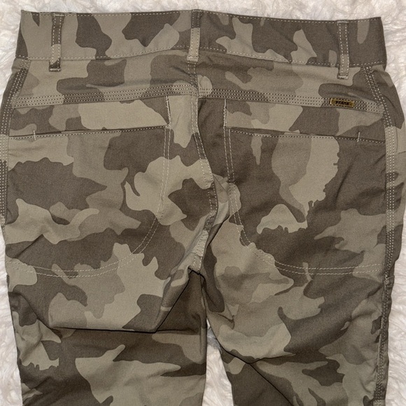 Prana Green Camo Sky Canyon Joggers, Size 0 - Picture 10 of 15